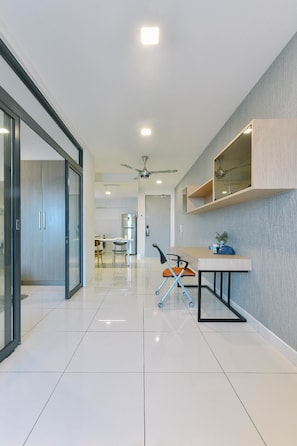 Premium Studio | Living area | Flat-screen TV