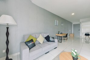 Suite Deluxe, 1 grand lit, vue ville | Coin séjour