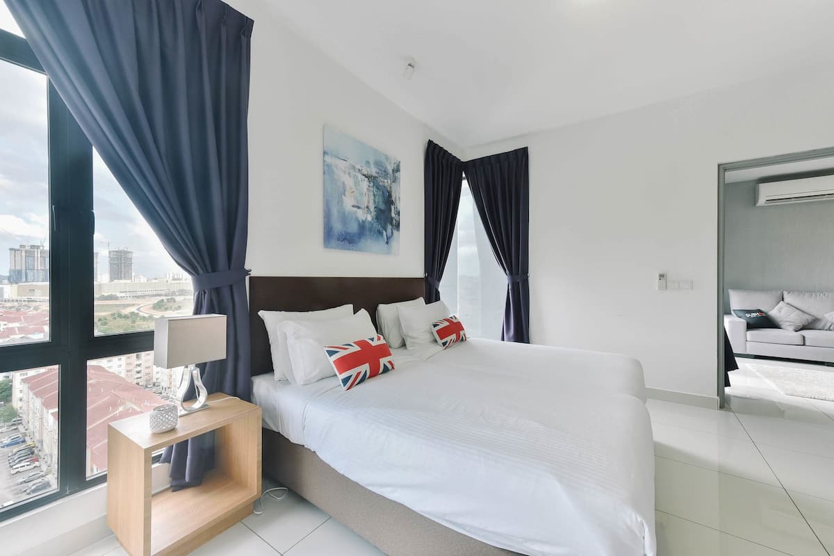 Suite, 2 Bedrooms, City View | 1 bedroom, in-room safe, desk, laptop workspace