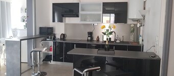 2 bedroom apartment with room ideally placed see photos