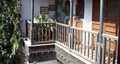 MORISCA DE LA LUNA HAUS IN GRANADA. Terrasse und Garten.