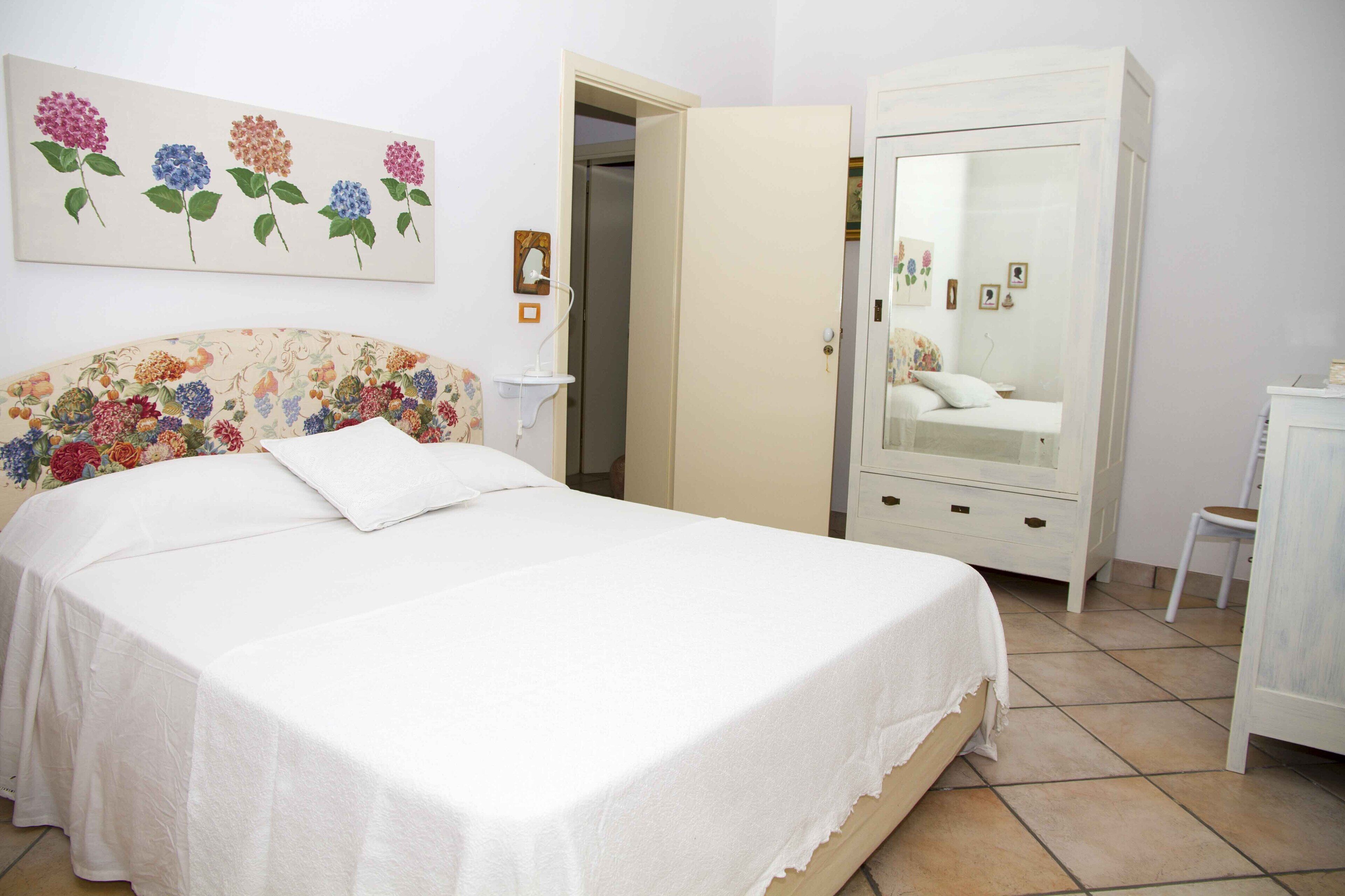 3 slaapkamers, een strijkplank/strijkijzer, gratis wifi, beddengoed