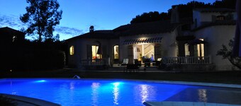 Stort hus med hydromassasjebasseng, 5 soverom med eget bad og wc