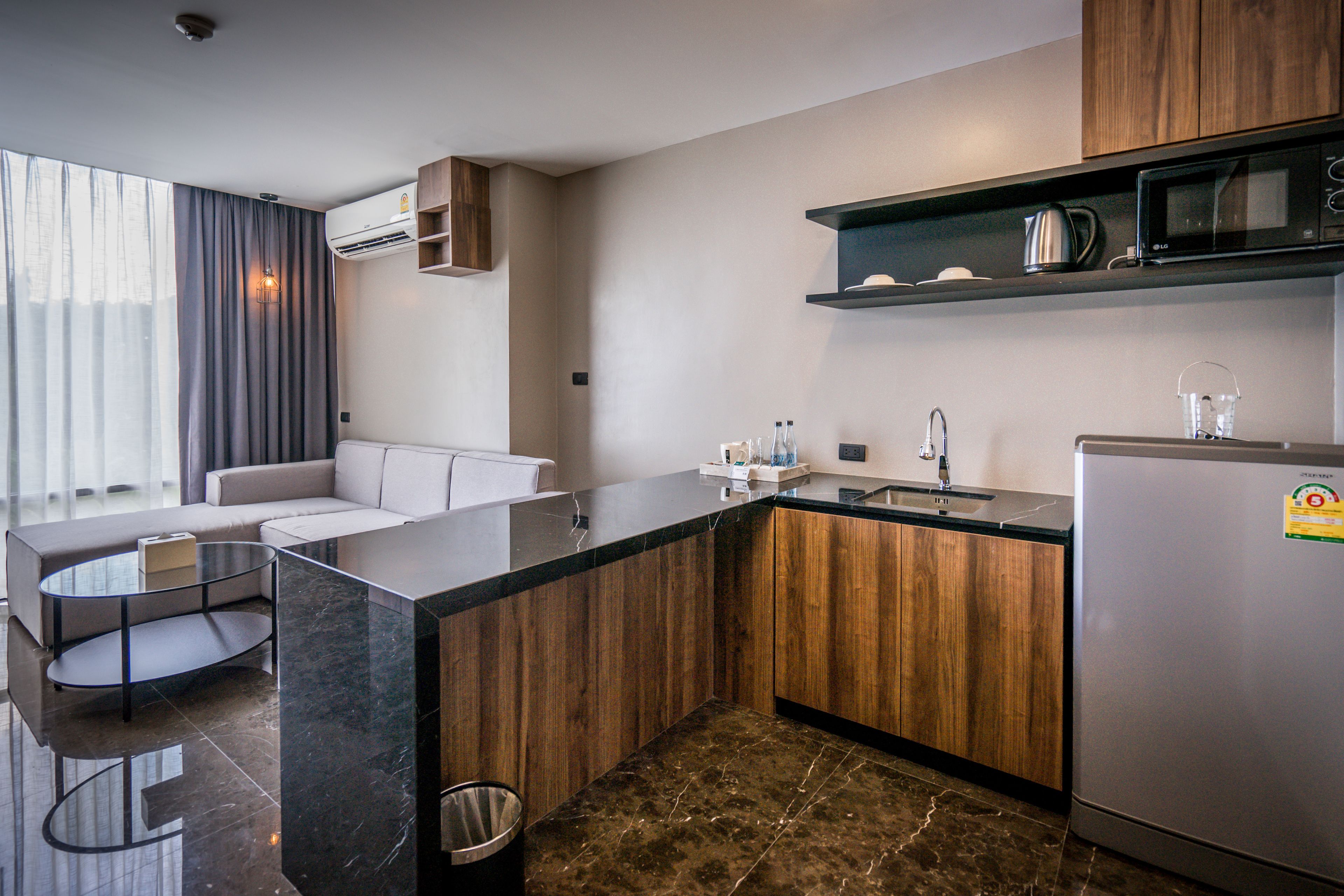 junior suite | private kitchen | fridge, coffee/tea maker, electric kettle