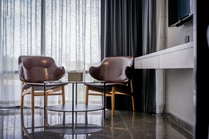 Minibar, caja de seguridad en la habitación y wifi gratis 