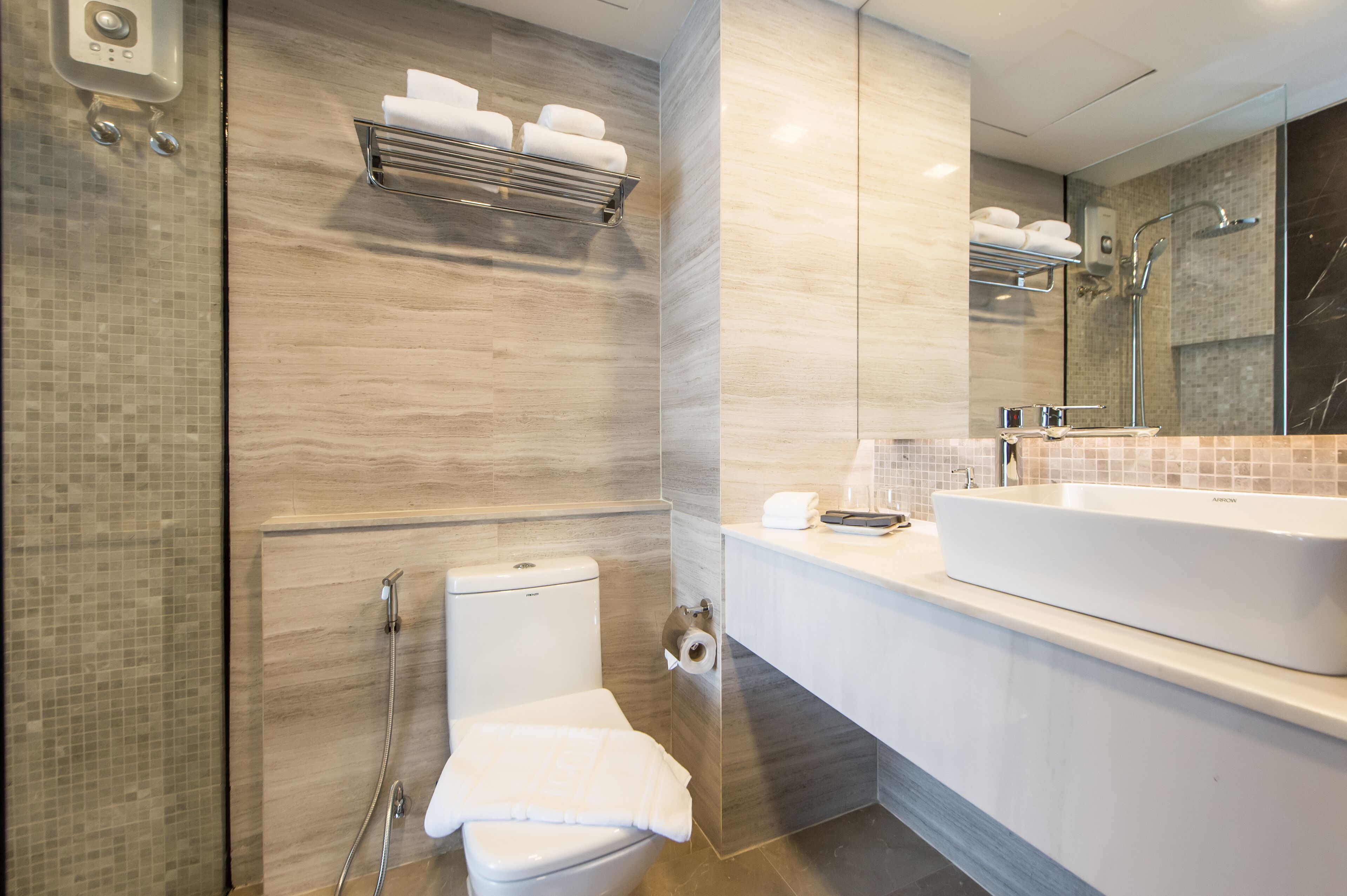 superior twin room | bathroom sink