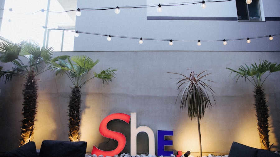 Hotel She, Osaka