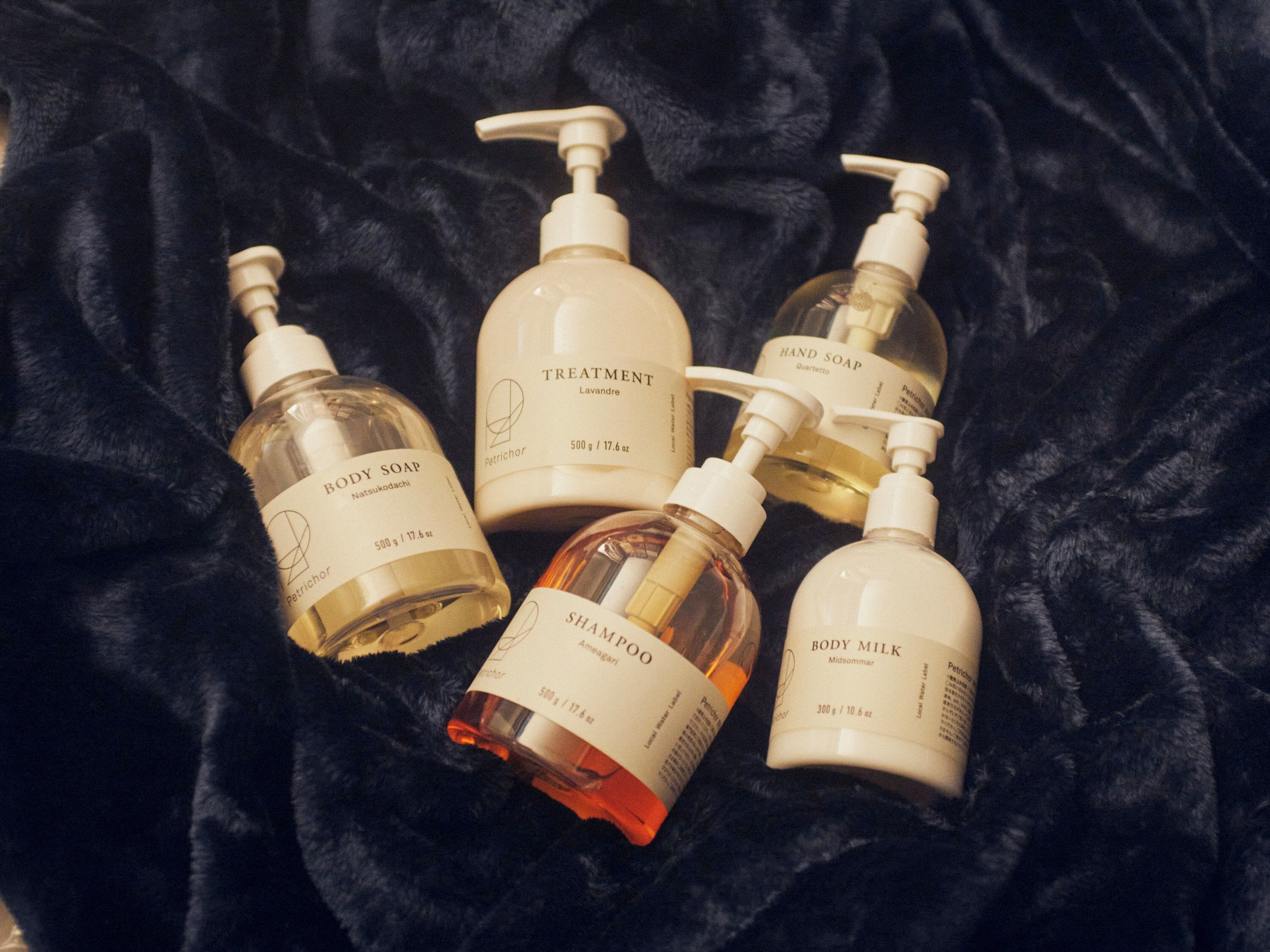 combined shower/bathtub, hair dryer, bathrobes, slippers