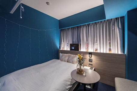 THEATER DOUBLE ROOM | Down comforters, desk, laptop workspace, blackout drapes
