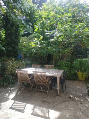 Outdoor dining