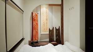A hotel room with a bed, a large window, and a wall-mounted artwork. - Kyo Koyado Benten (Kyoto)