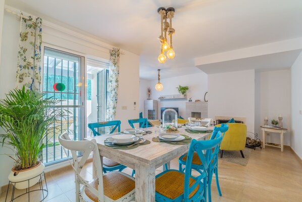 Dining - Chalet Parque Tecnológico, ideal for couples and families (Málaga)