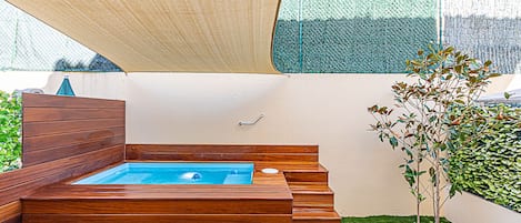 Baignoire à remous extérieure