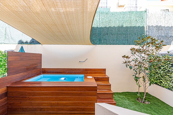 Bañera de hidromasaje exterior