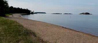 Charming East side-Marquette Home Convenient to Beach, Nmu & Hospital