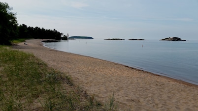 Charming East side-Marquette Home Convenient to Beach, Nmu & Hospital