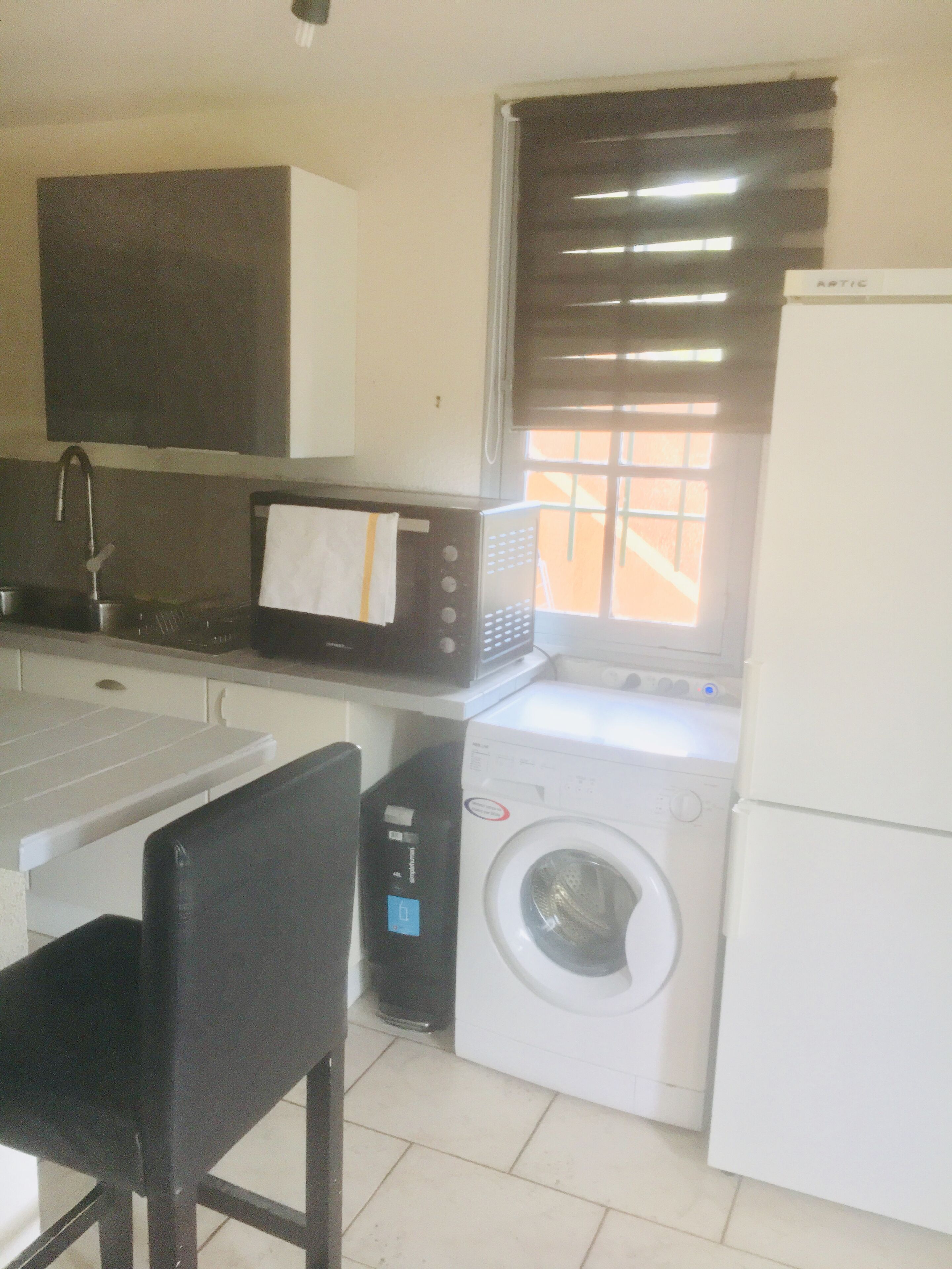 ثلاجة، ميكروويف، فرن، موقد طهي مسطح