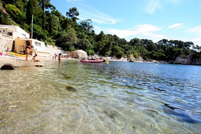 Beaches 80 meters away, Mediterranean villa for 4 people