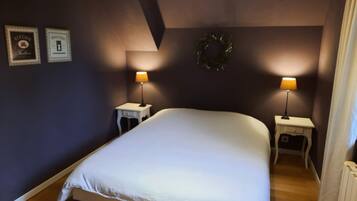 4 bedrooms, iron/ironing board, travel cot, free WiFi