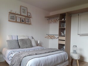 2 chambres, fer et planche à repasser, lit parapluie, Wi-Fi gratuit