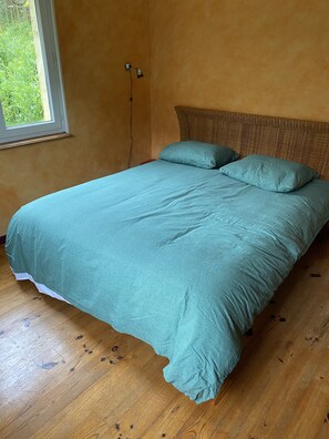 4 camere, una scrivania, ferro/asse da stiro, Wi-Fi gratuito