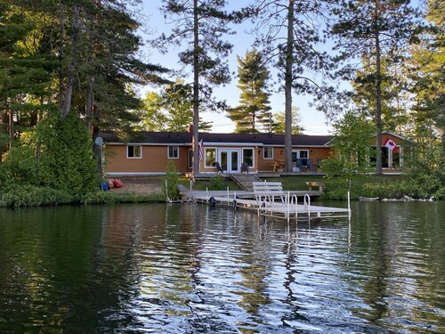Escape To The Lake With All The Comforts Of Home!