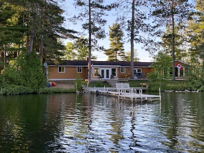 Escape To The Lake With All The Comforts Of Home!