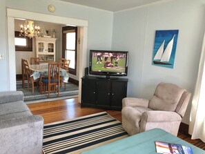 Smart TV, books, stereo