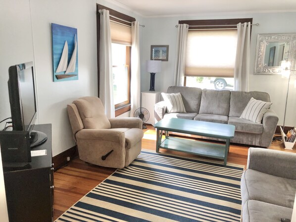 Smart TV, books, stereo