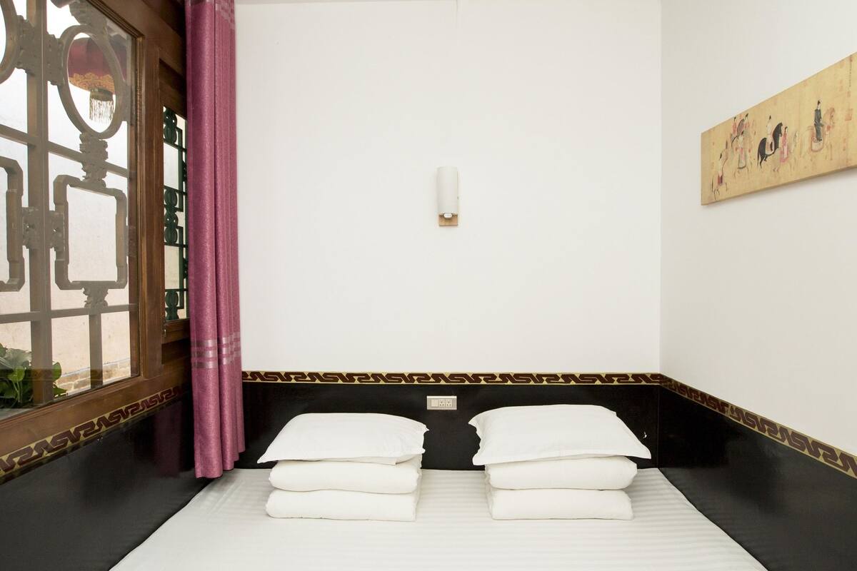 Desk, blackout curtains, soundproofing, free WiFi