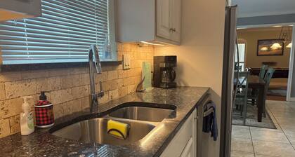 Uusi listaus! PÄIVÄSTÄ BEACH, LUXUS HOME, GREAT FOR FAMILIES! BILJARDIPÖYTÄ!