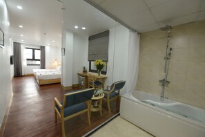 Family Room with City View - Blue Hanoi Inn City Hotel (Hanoi)