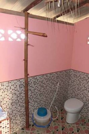 Ducha, artículos de tocador gratuitos, secador de pelo, toallas