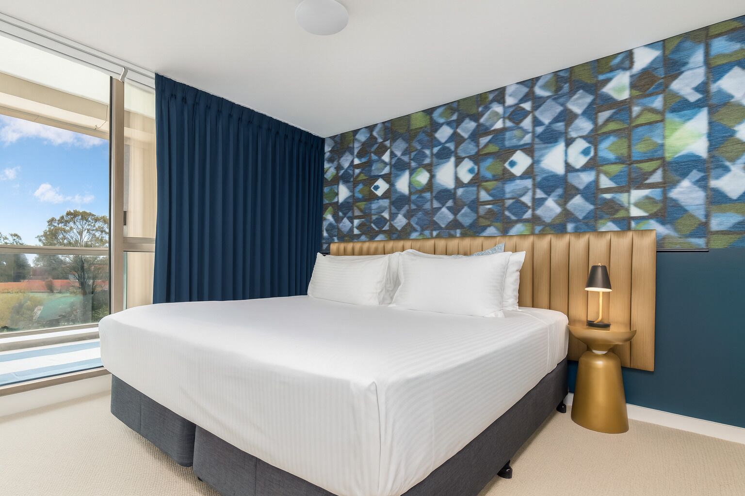 Seprai premium, brankas, tirai kedap cahaya, dan kedap suara