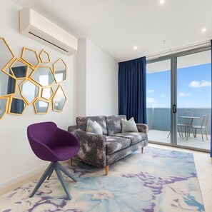 50-cm Smart TV with satellite channels, TV - Quest Flemington Central (Flemington)