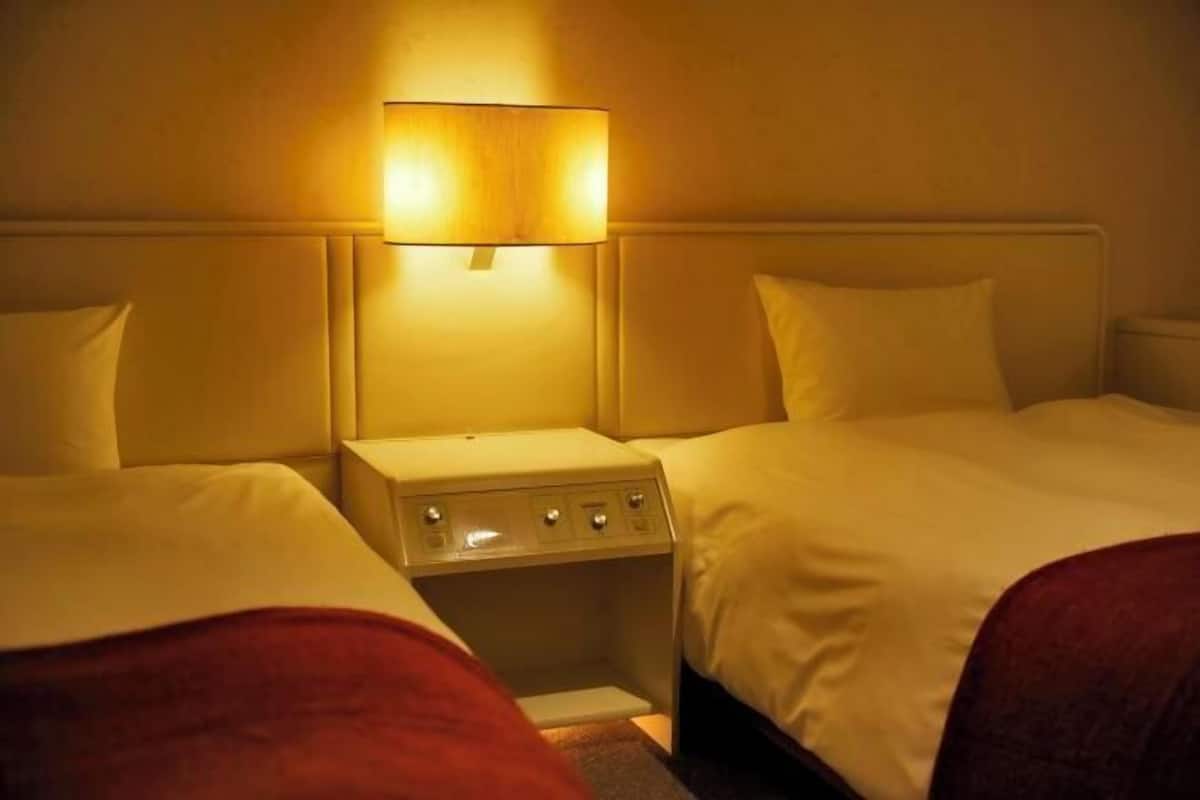 客室ごとに異なる装飾、客室ごとに異なるインテリア、デスク、ベッドシーツ