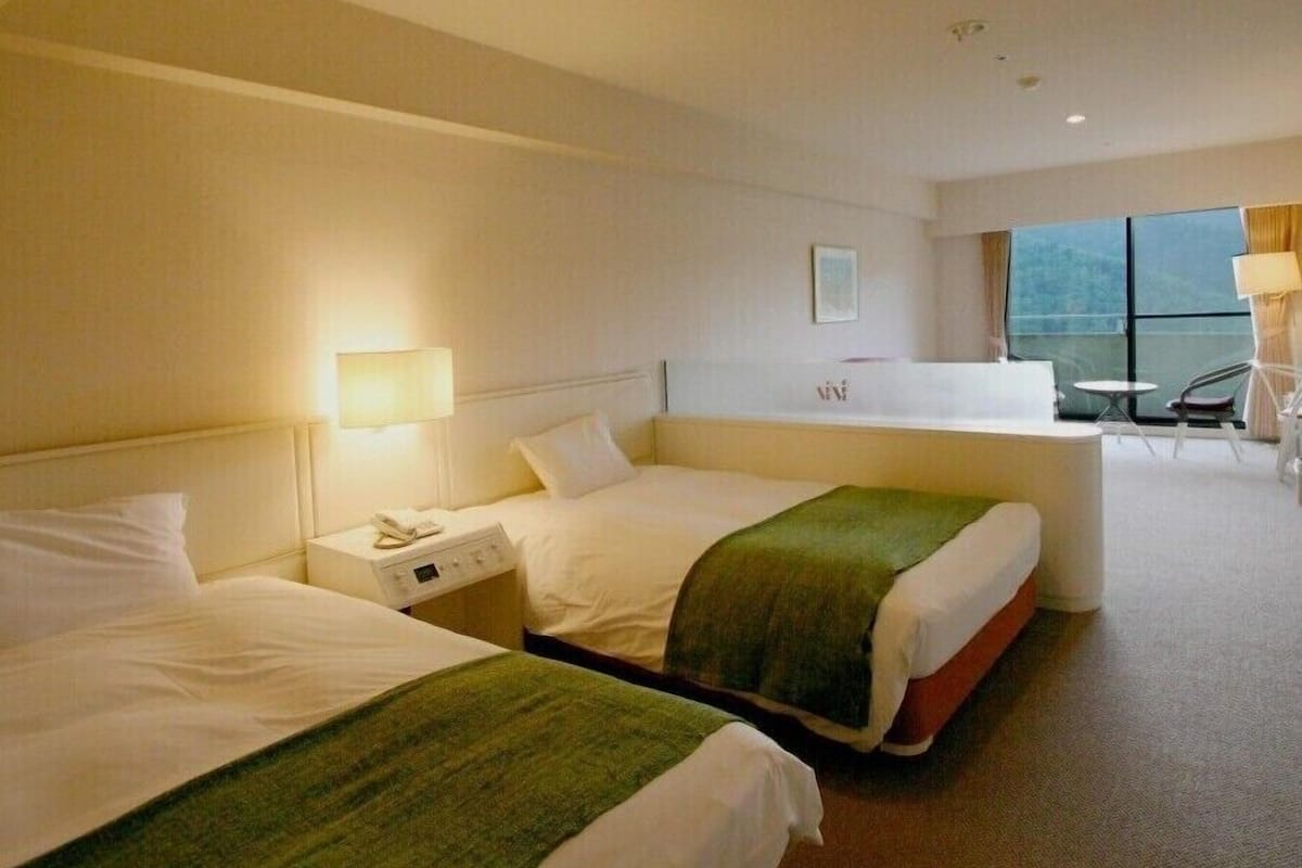 individually decorated, individually furnished, desk, bed sheets