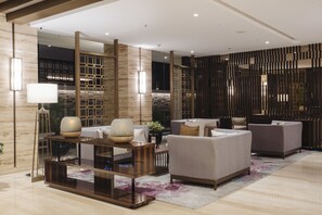 Lobby sitting area - GRAMM HOTEL by Ambarrukmo (Yogyakarta)