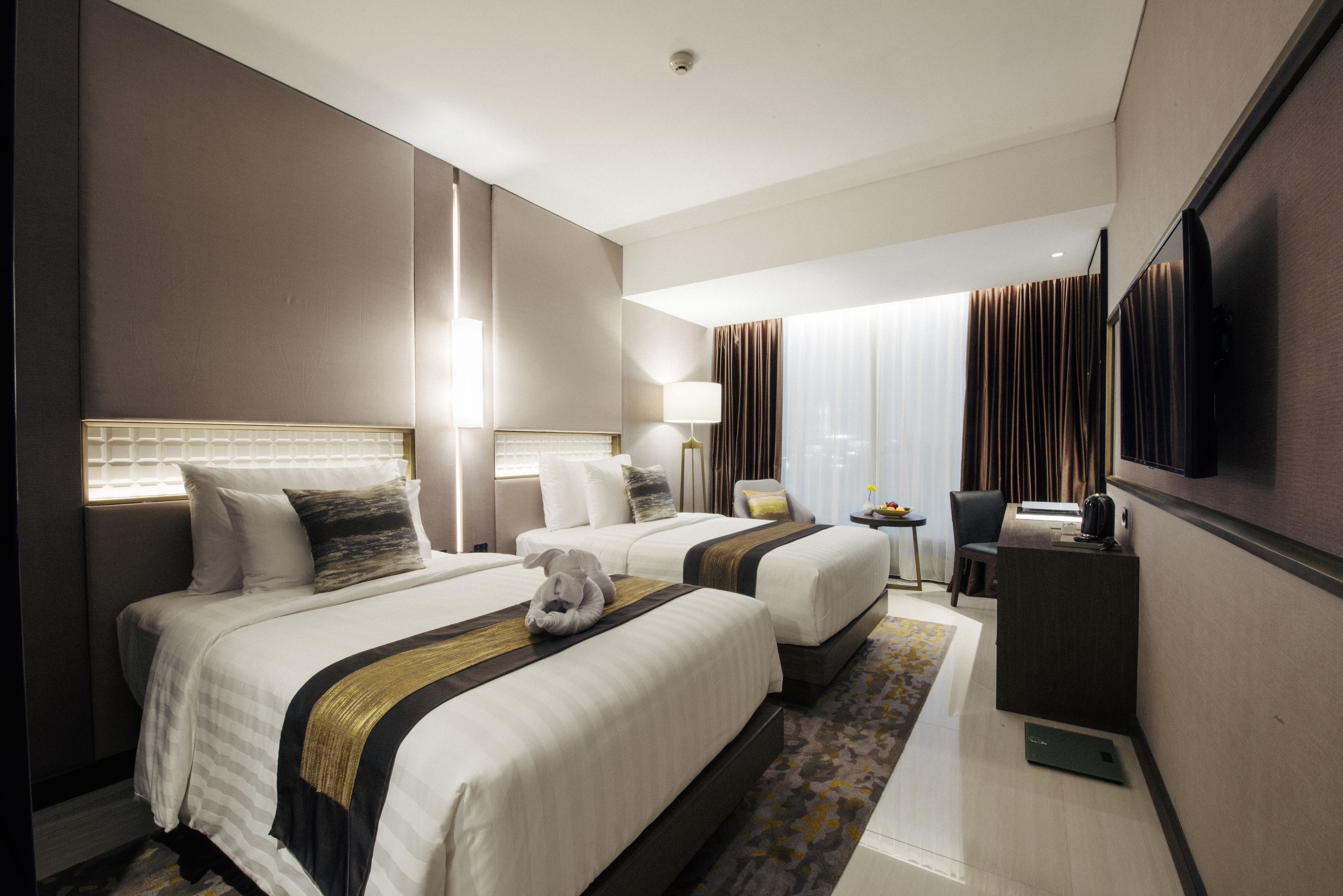 desk, soundproofing, free wifi, bed sheets