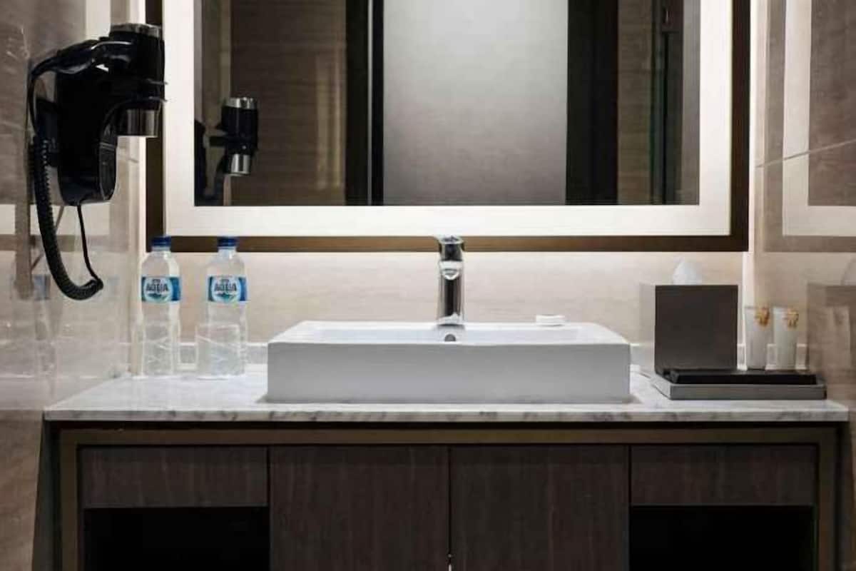 Bathroom | Shower, free toiletries, hair dryer, slippers