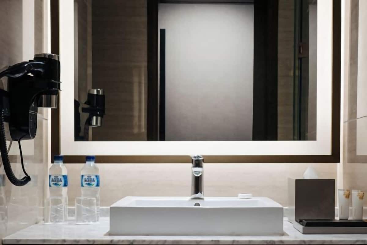 Shower, free toiletries, hair dryer, slippers