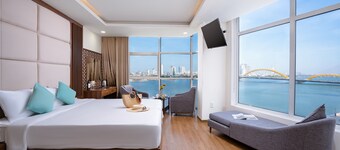 Pariat River Front Hotel