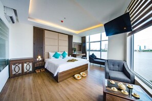 King Room with Han River and Dragon View - Pariat River Front Hotel (Da Nang)