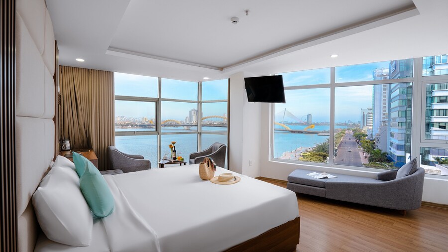 Pariat River Front Hotel