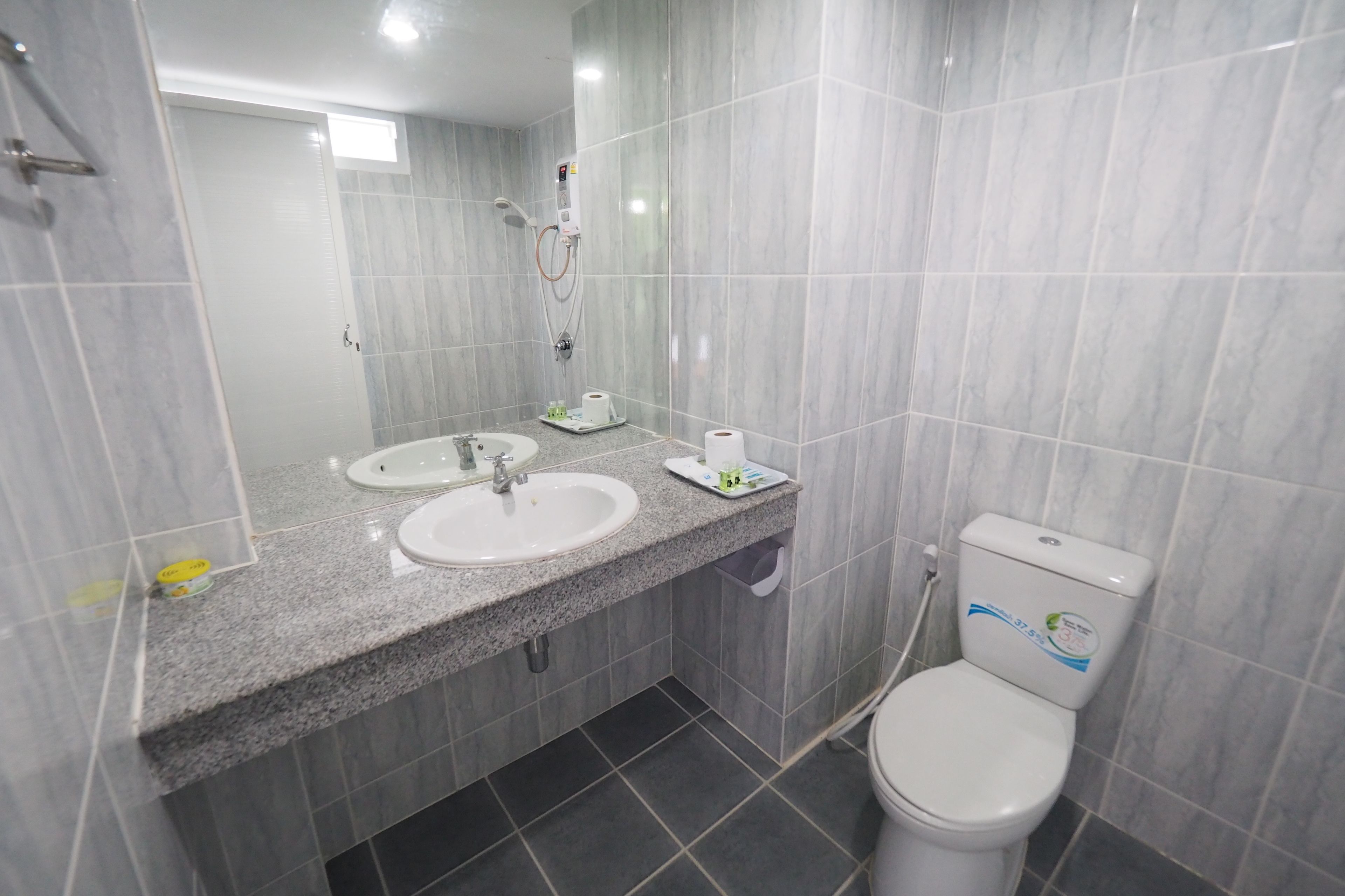 shower, free toiletries, hair dryer, towels