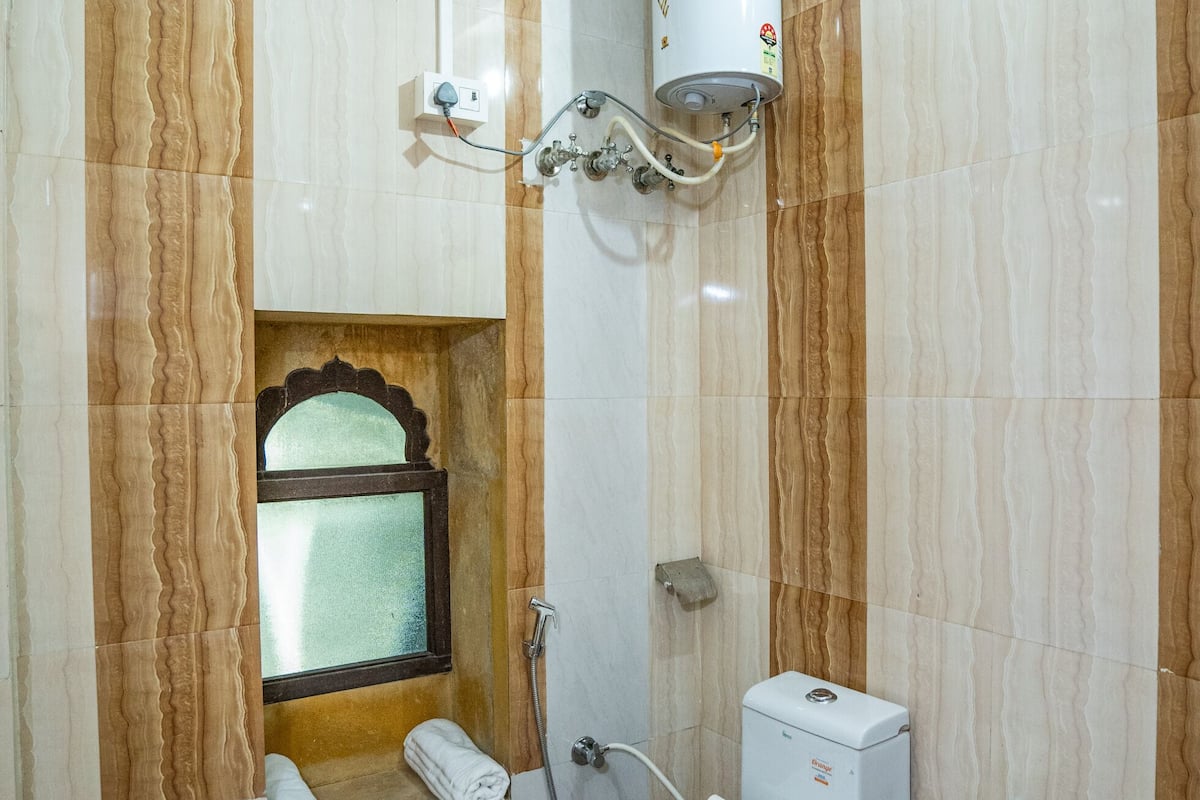 marina suite | bathroom | shower, free toiletries, hair dryer, slippers