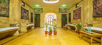 Hotel Marina Mahal