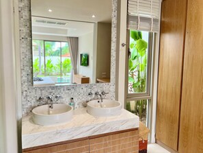 빌라, 침실 3개, 수영장 전망 | 욕실 | 샤워 시설, 무료 세면용품, 헤어드라이어, 슬리퍼