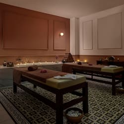 Couples treatment rooms, hot tub, steam room, hot springs