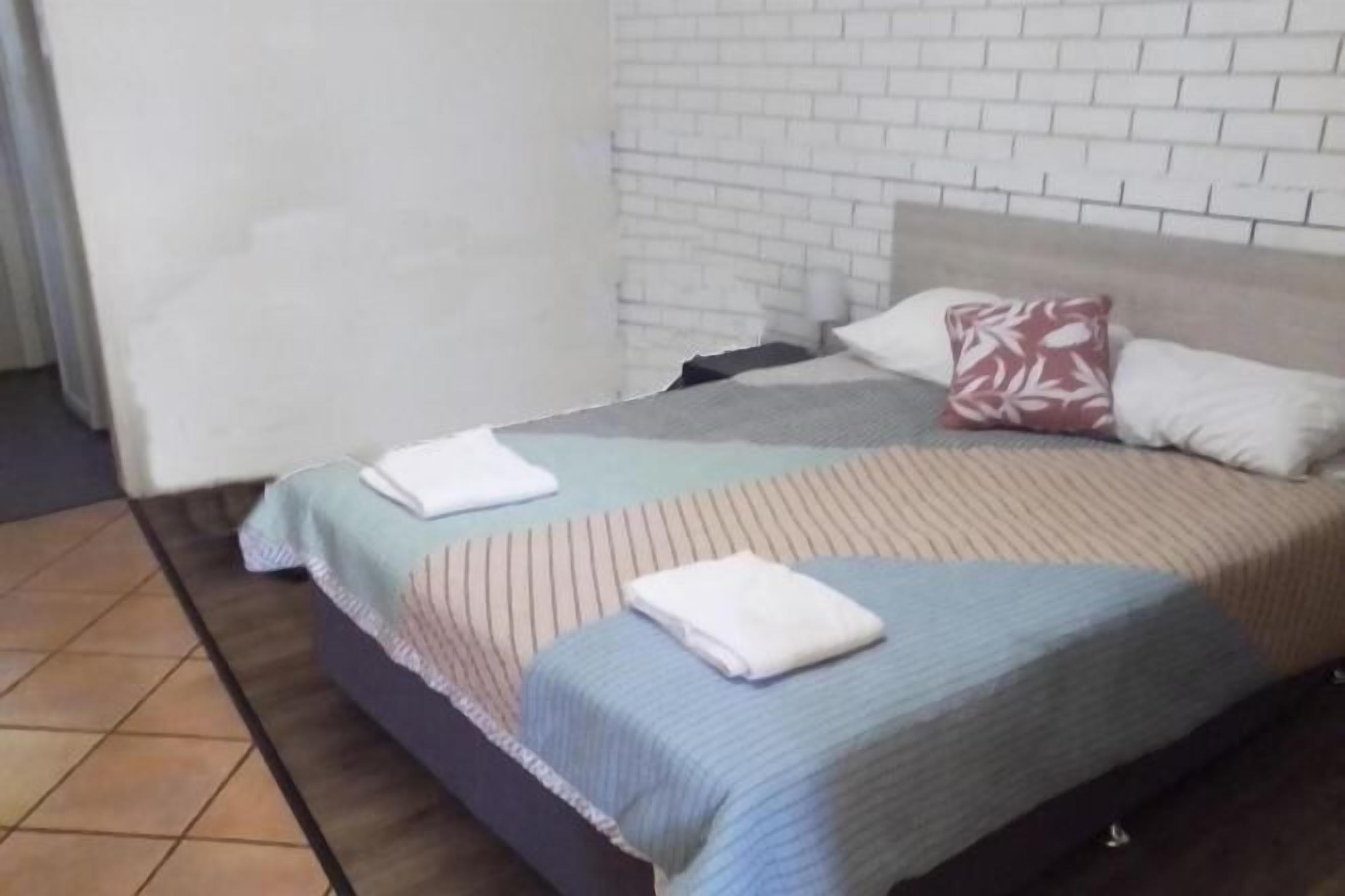 Bureau, fer et planche à repasser, Wi-Fi gratuit, draps fournis